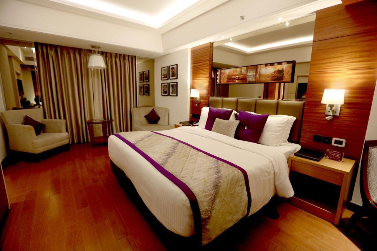 Hotel Madin Varanasi Bagian luar foto