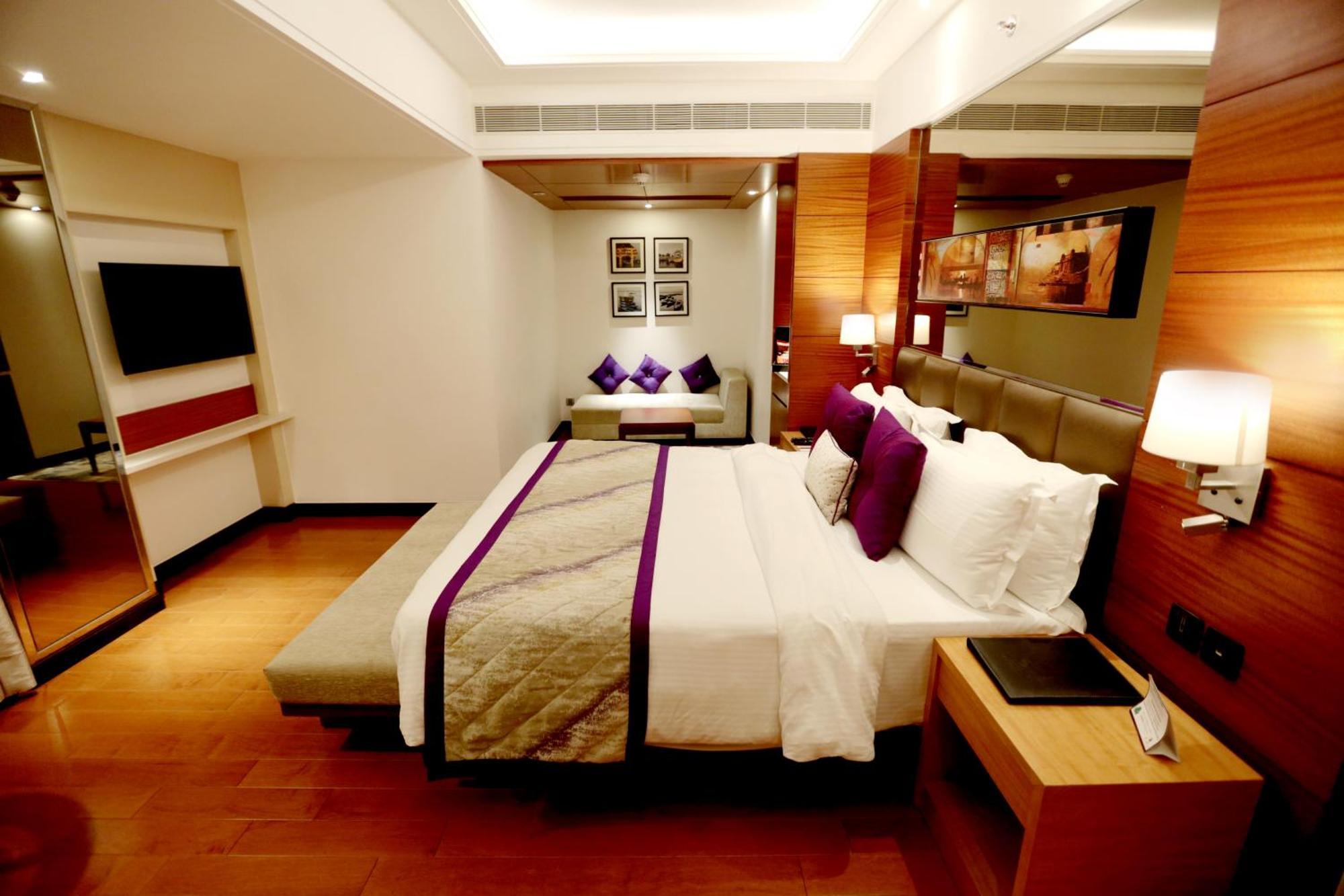 Hotel Madin Varanasi Bagian luar foto