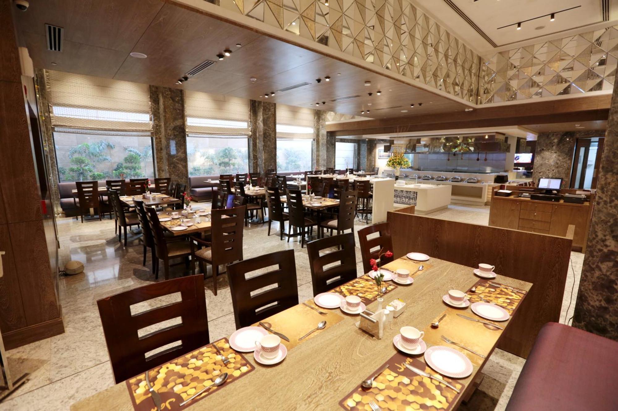 Hotel Madin Varanasi Bagian luar foto
