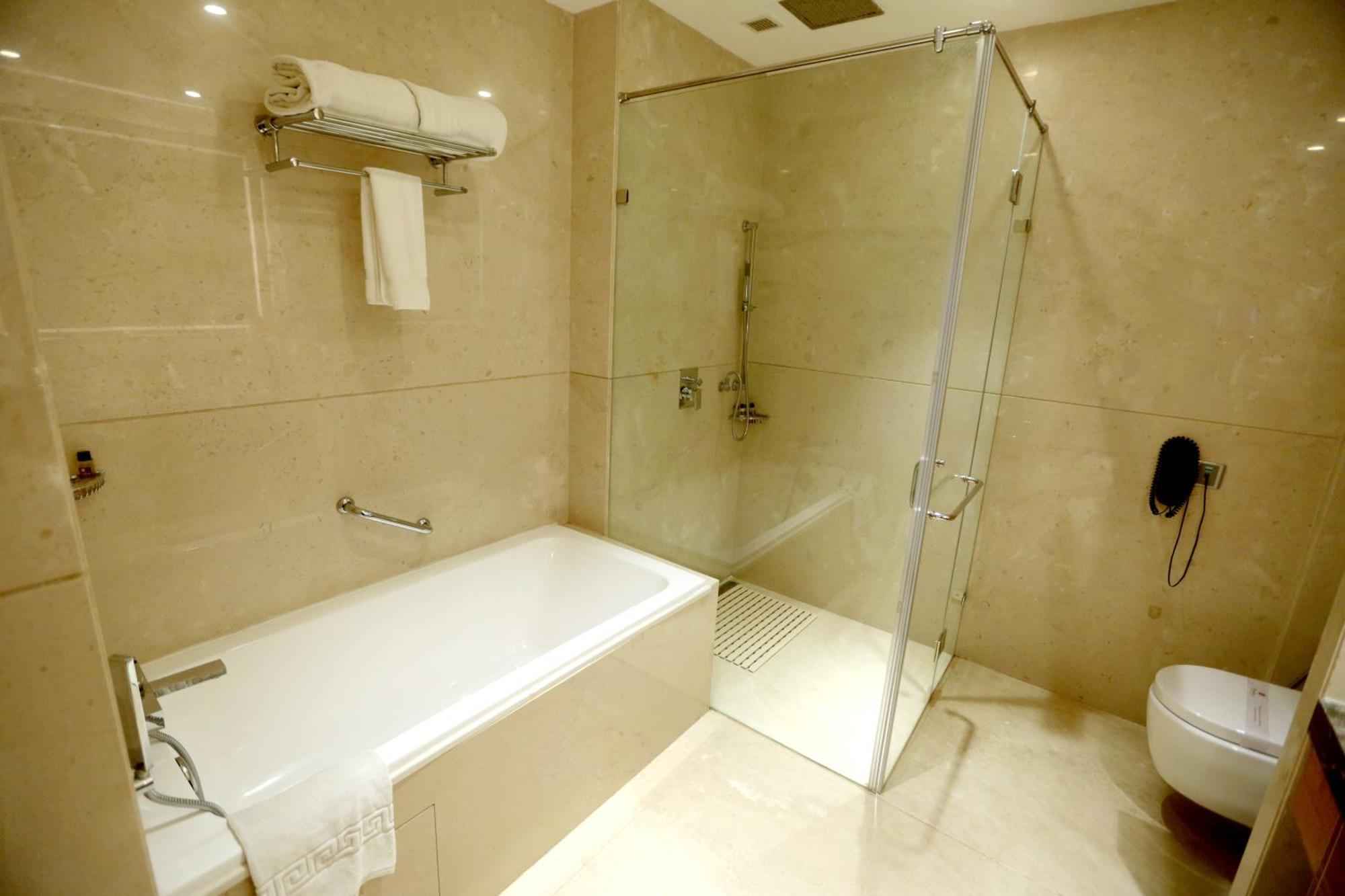 Hotel Madin Varanasi Bagian luar foto