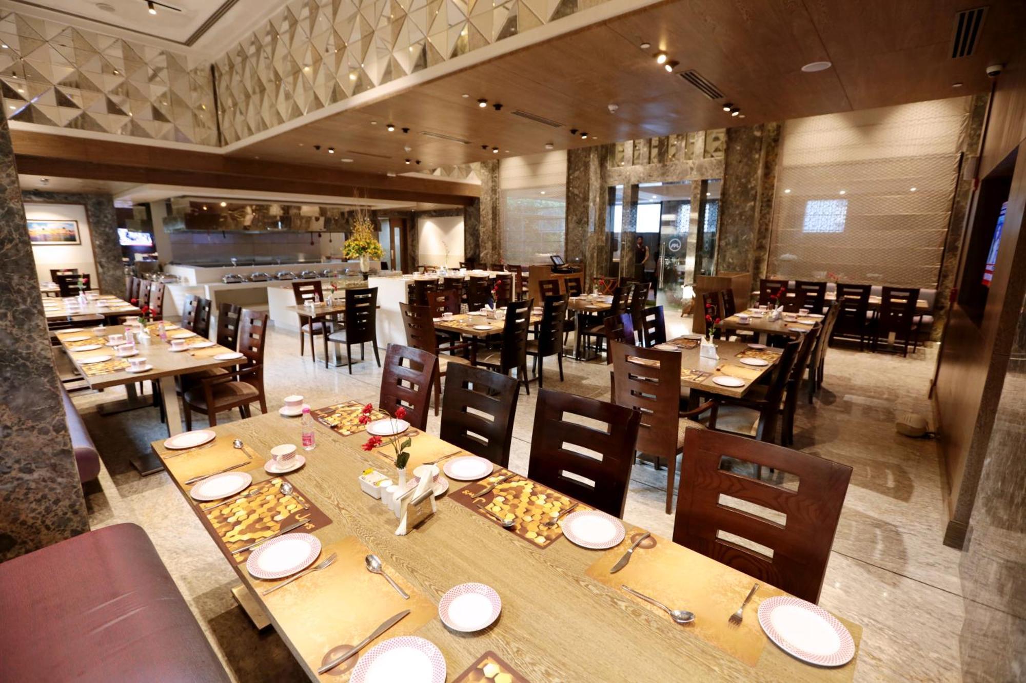 Hotel Madin Varanasi Bagian luar foto